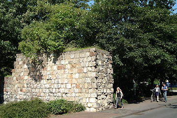 Barbarossamauer_01.jpg